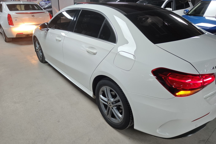 奔驰A级 2022款 改款 A 180 L 运动轿车车身外观6003