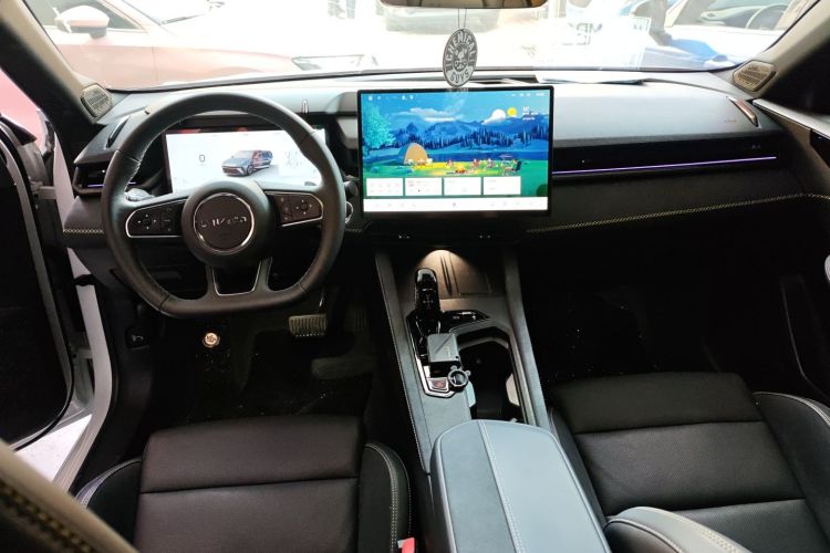 领克03 2025款 1.5TD DCT冠军版Pro中控内饰12