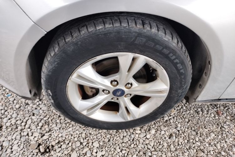 福特 福克斯 2012款 三厢 1.6L 手动风尚型车身外观6002