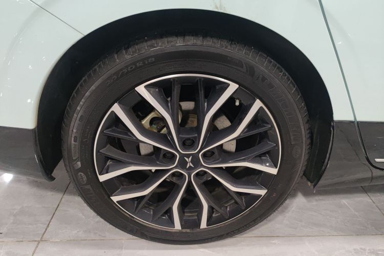 小鹏P5 2021款 550E车身外观6008