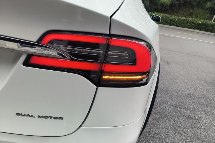 特斯拉 Model X 2019款 长续航版车身外观9