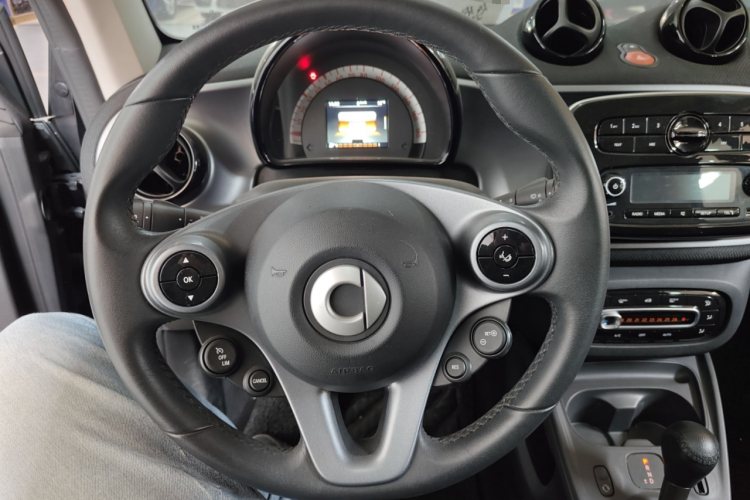 smart fortwo 2019款 0.9T 66千瓦硬顶风擎版 国VI局部细节13