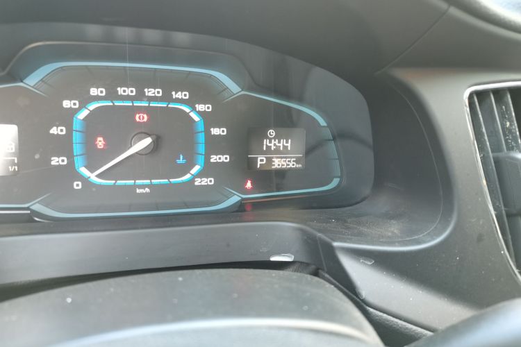 荣威360 2015款 1.5L 自动豪华版中控内饰15