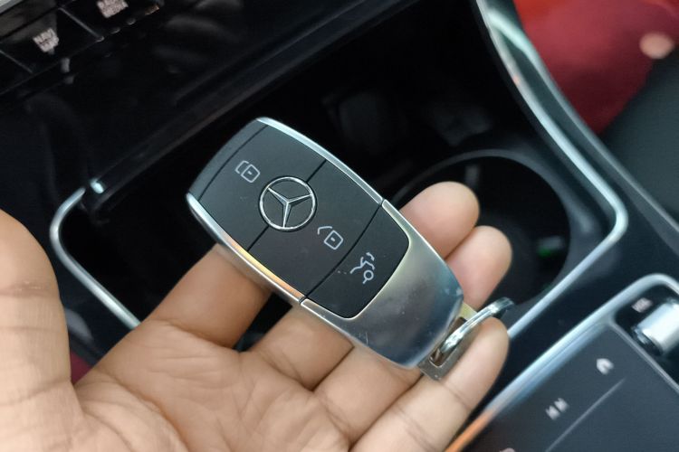 奔驰GLC轿跑 2023款 GLC 260 4MATIC 轿跑SUV中控内饰11