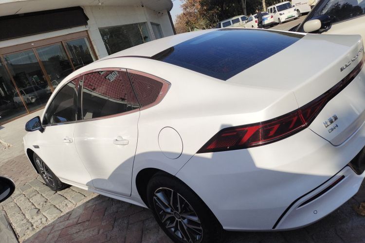 比亚迪 秦PLUS 2023款 冠军版 DM-i 120KM领先型车身外观4