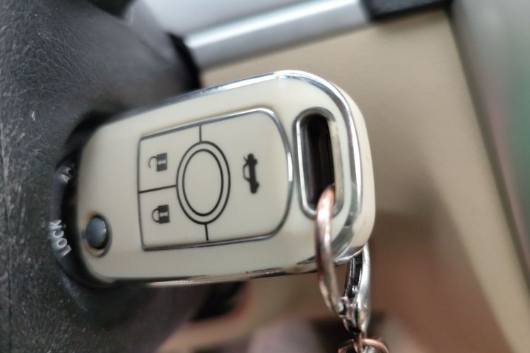 别克 凯越 2013款 1.5L 自动经典型中控内饰11