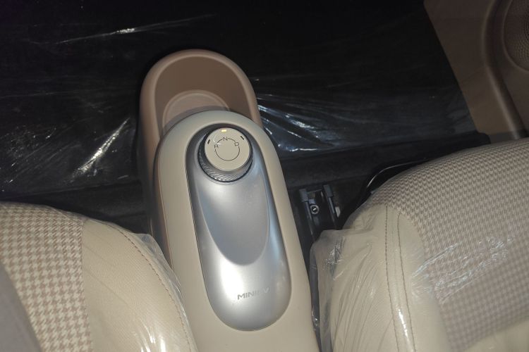 五菱汽车 宏光MINIEV 2025款 四门版 进阶款中控内饰18