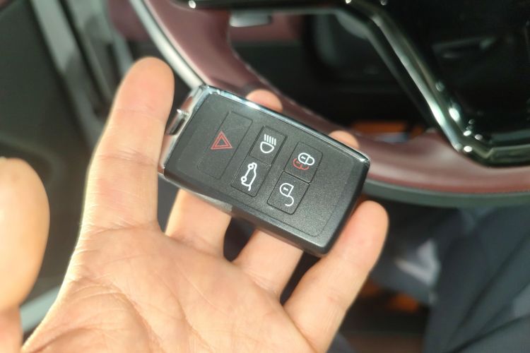 路虎 2024款 揽胜极光L SE 驭光尊耀版中控内饰11