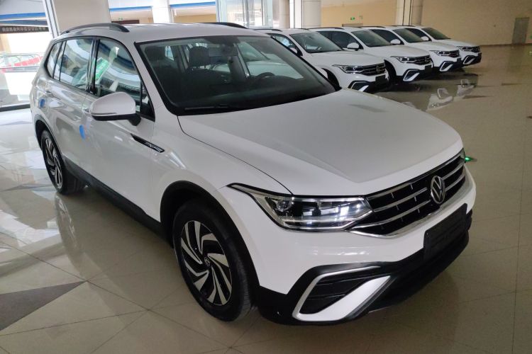 大众 途观L 2022款 330TSI 自动两驱舒享版车身外观3