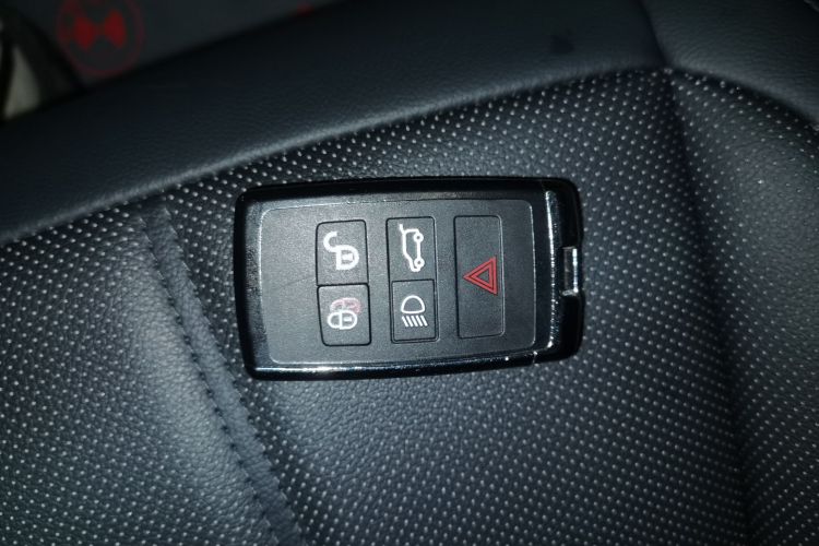 路虎 揽胜极光 2023款 极光L 249PS 科林斯古铜特别版中控内饰11