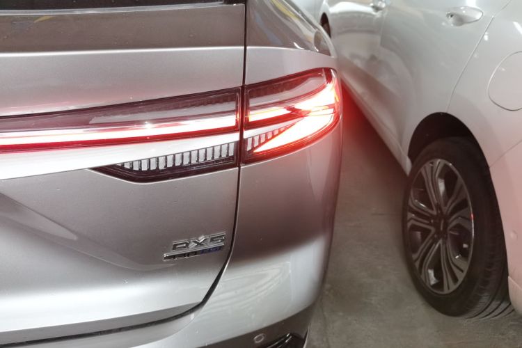 荣威RX5 2023款 1.5T 舒享版车身外观9