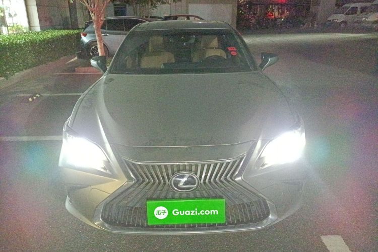 雷克萨斯ES 2020款 200 卓越版车身外观2