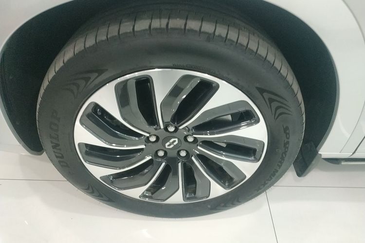 鸿蒙智行 问界M7 2024款 1.5T 四驱Plus版 5座车身外观6007