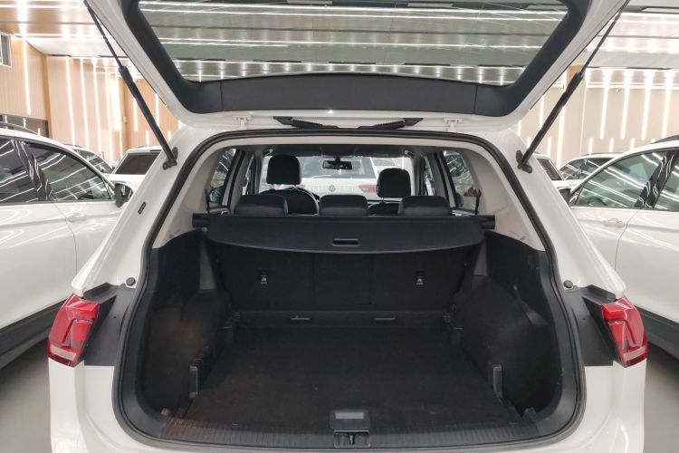 大众 途观L 2022款 330TSI 自动两驱舒享版机舱底盘23