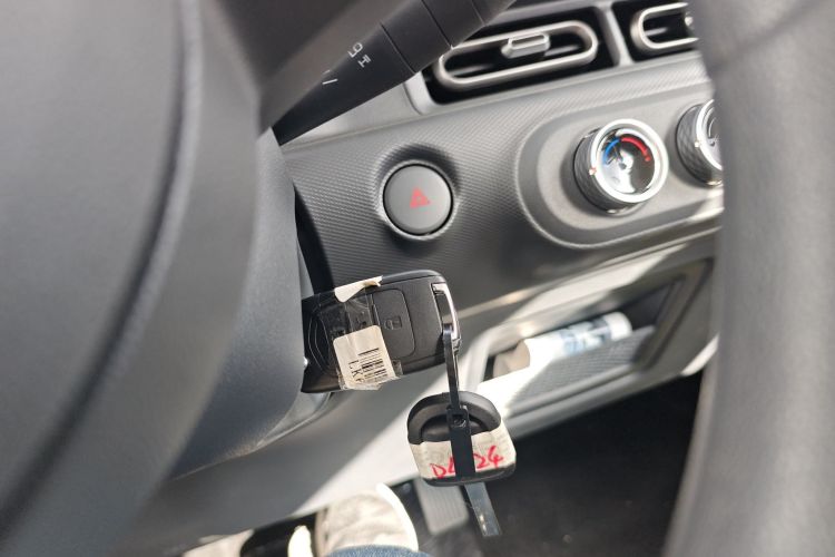 五菱汽车 五菱之光新能源 2025款 201km 舒适型中控内饰7001