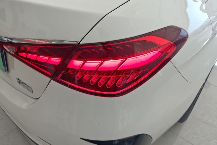 奔驰C级 2023款 C 200 L 运动版车身外观9
