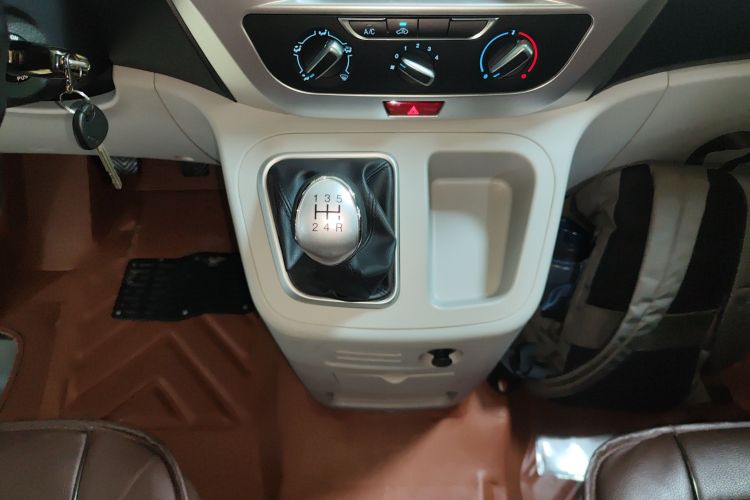 江淮瑞风 瑞风M3 2023款 PLUS 1.5T 5/7座经典版中控内饰18