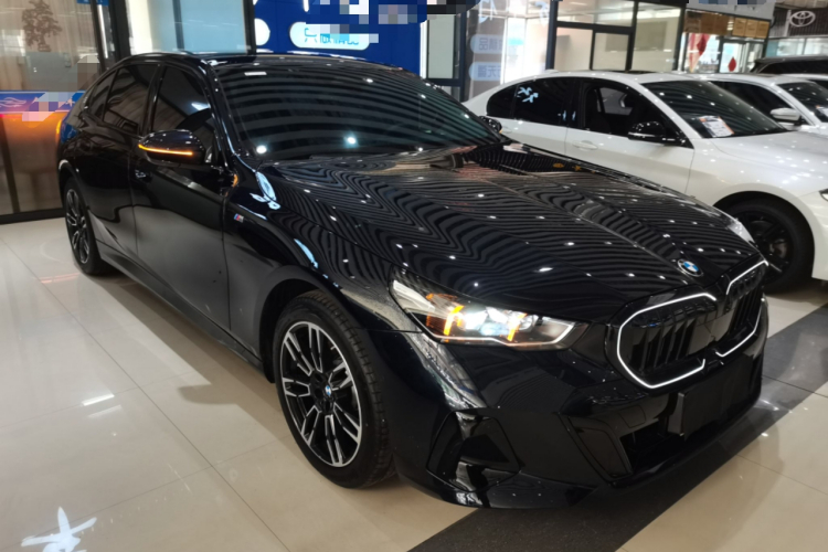 宝马5系 2025款 530Li 领先型 M运动套装车身外观6002