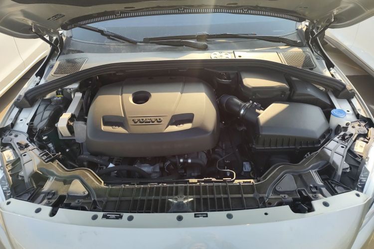 沃尔沃S60 2019款 S60L 改款 T5 智驭菁英版机舱底盘24