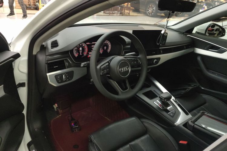 奥迪A4L 2024款 40 TFSI 时尚动感型中控内饰12