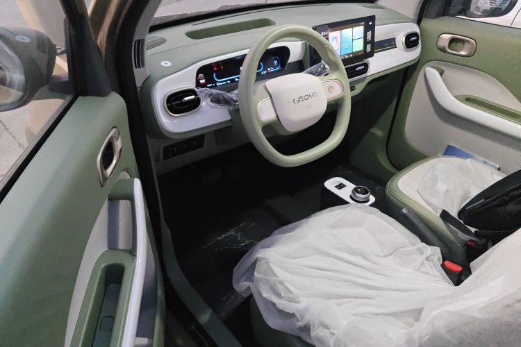 吉利银河 2025款 210km 熊猫骑士中控内饰20