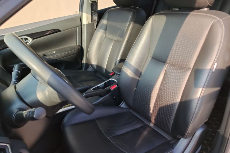 日产 轩逸 2019款 经典 1.6XL CVT豪华版中控内饰19