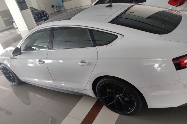 奥迪A5 2017款 Sportback 45 TFSI quattro 运动型车身外观4