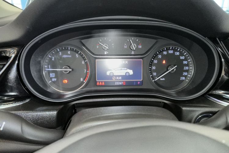 别克 君威 2024款 25T 超享版中控内饰14