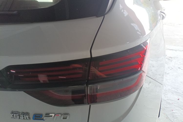 吉利汽车 缤越新能源 2022款 1.5T ePro 85KM星耀版车身外观9