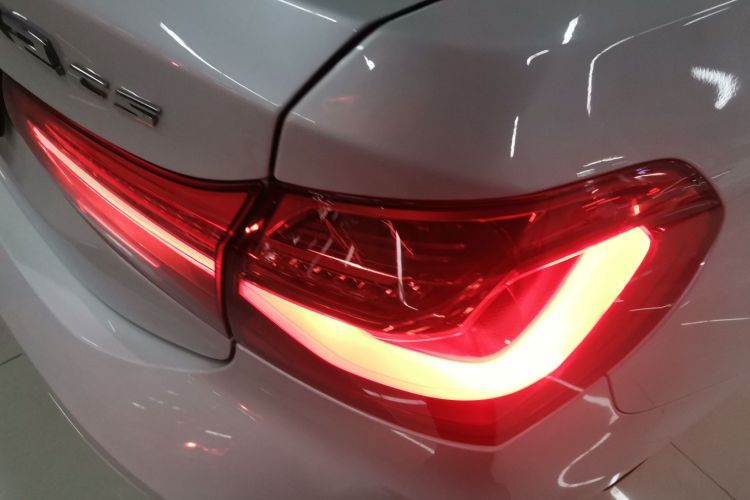 宝马1系 2021款 120i M运动曜夜版车身外观9