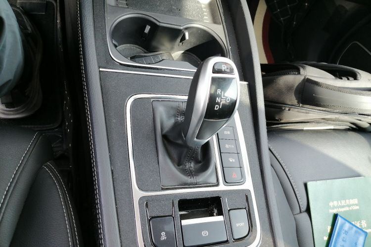 比亚迪 宋MAX 2021款 升级版 1.5T 自动豪华型 6座局部细节18