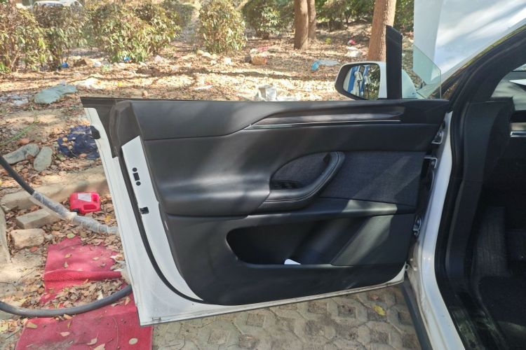 特斯拉 Model X 2023款 双电机全轮驱动版中控内饰47