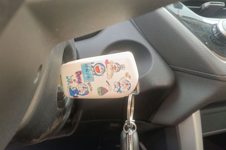 丰田 锋兰达 2023款 2.0L CVT精英版中控内饰7001