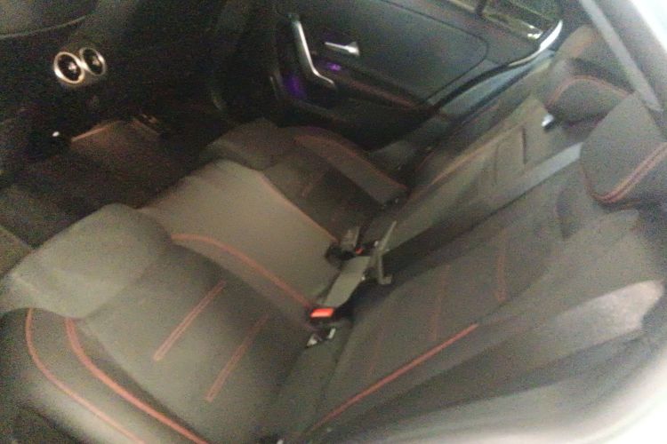 奔驰A级 2024款 改款 A 200 L 时尚型中控内饰21