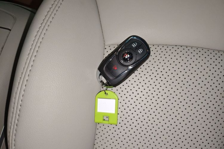 别克GL8 2023款 陆上公务舱 舒适型中控内饰7001