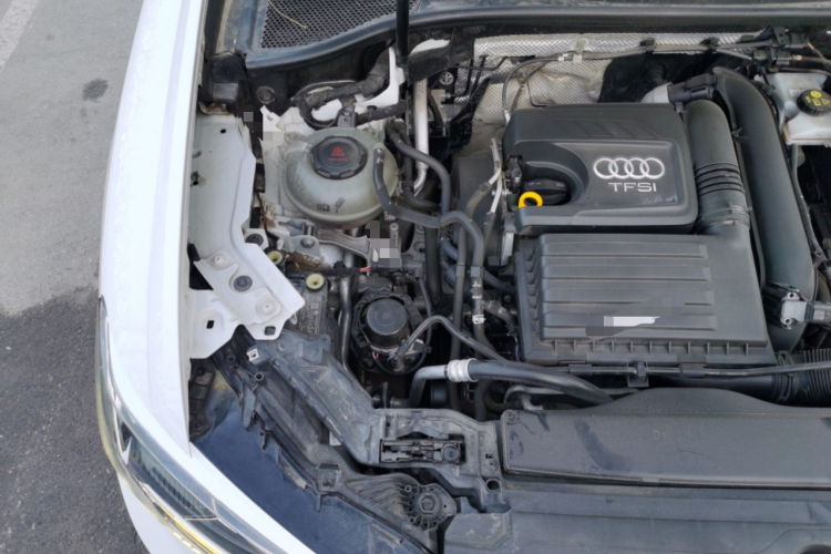 奥迪Q3 2019款 35 TFSI 时尚致雅型机舱底盘25