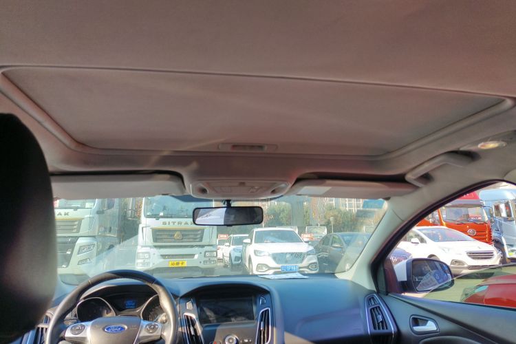 福特 福克斯 2012款 三厢 1.6L 自动风尚型中控内饰22