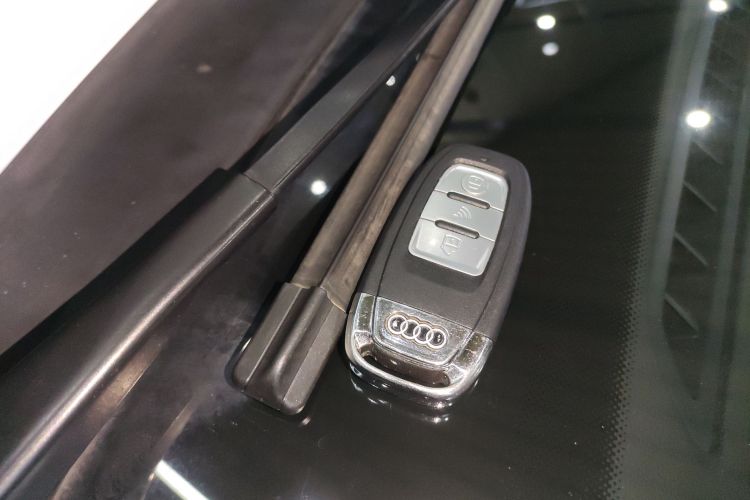 奥迪Q3 2018款 30周年年型 30 TFSI 时尚型中控内饰11