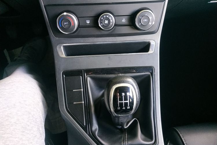 吉利汽车 帝豪 2020款 1.5L 手动舒适型中控内饰18