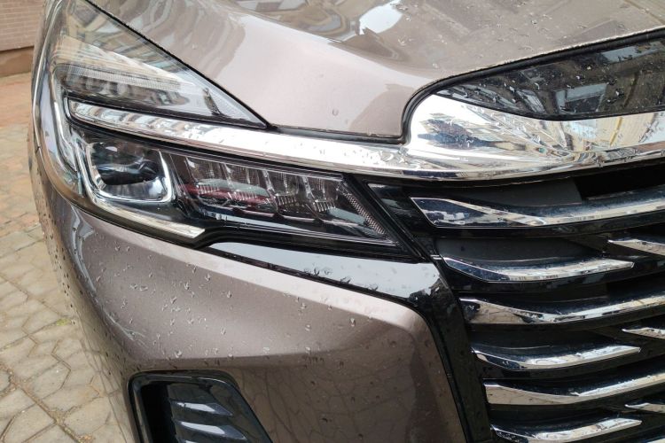 别克GL8 2023款 陆上公务舱 舒适型车身外观8