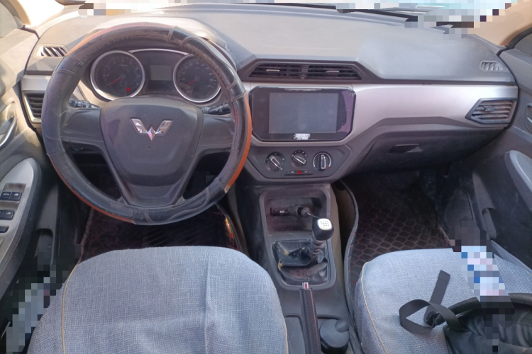 五菱汽车 五菱宏光 2019款 1.5L S舒适型国VI LAR中控内饰7002