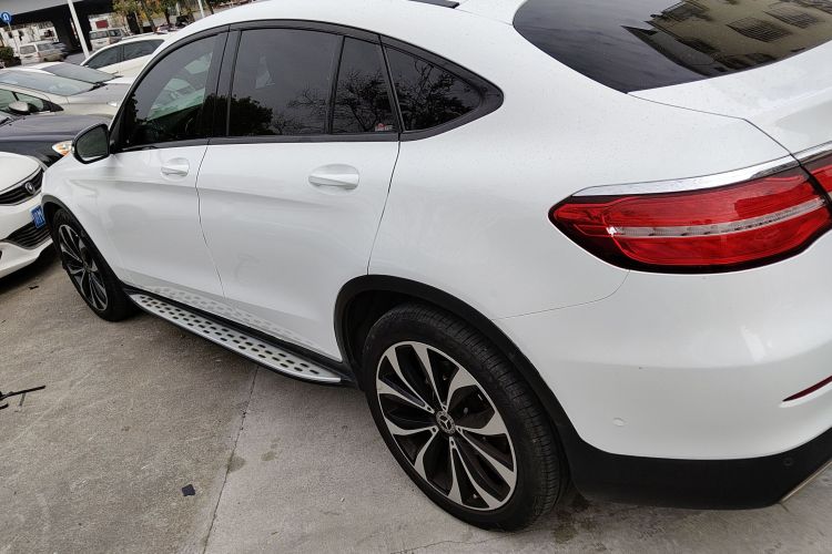 奔驰GLC轿跑 2019款 GLC 260 4MATIC 轿跑SUV车身外观4