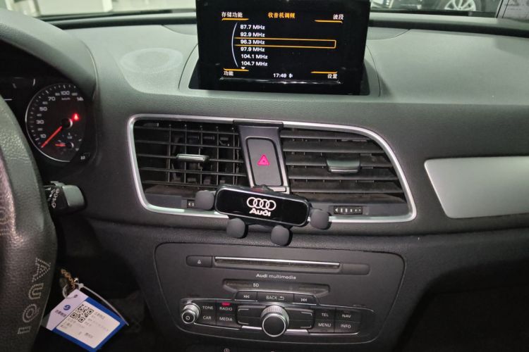 奥迪Q3 2018款 30周年年型 30 TFSI 时尚型中控内饰16