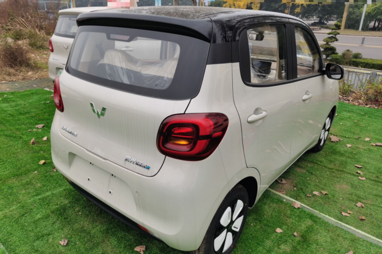 五菱汽车 宏光MINIEV 2025款 四门版 臻享+款车身外观7