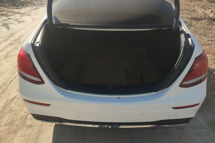 奔驰E级 2020款 改款 E 300 L 运动时尚型机舱底盘23