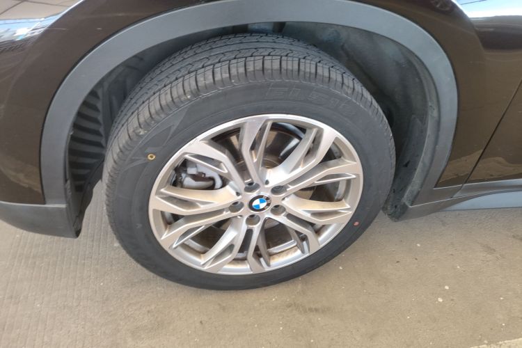 宝马X1 2018款 sDrive20Li 领先型车身外观6007