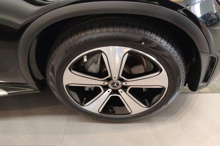 奔驰GLC 2022款 改款 GLC 300 L 4MATIC 动感型臻藏版车身外观10