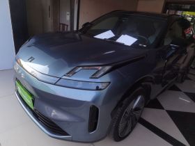 领克08 EM-P 2025款 220km 四驱性能Halo