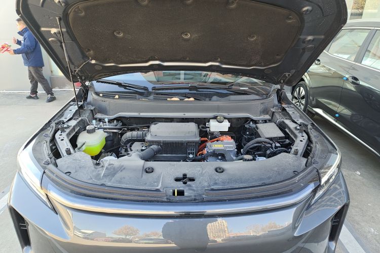 蓝电E5 PLUS 2026款 165km 长续航先享版Ultra 7座机舱底盘24