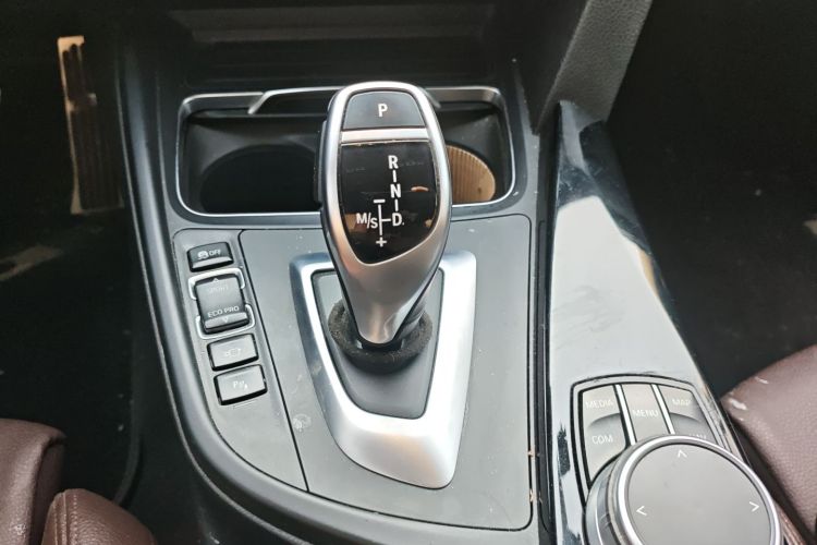 宝马3系 2019款 320Li M运动套装中控内饰18